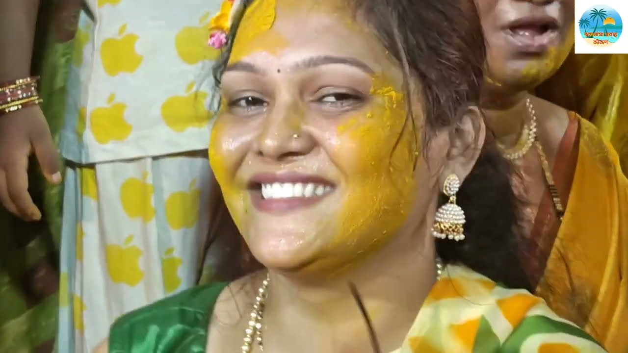 Dhanashree Didichya Haldi Madhe keli full  Dhamaal (धनश्री दीदीच्या हळदीमध्ये केली फुल धमाल मस्ती )