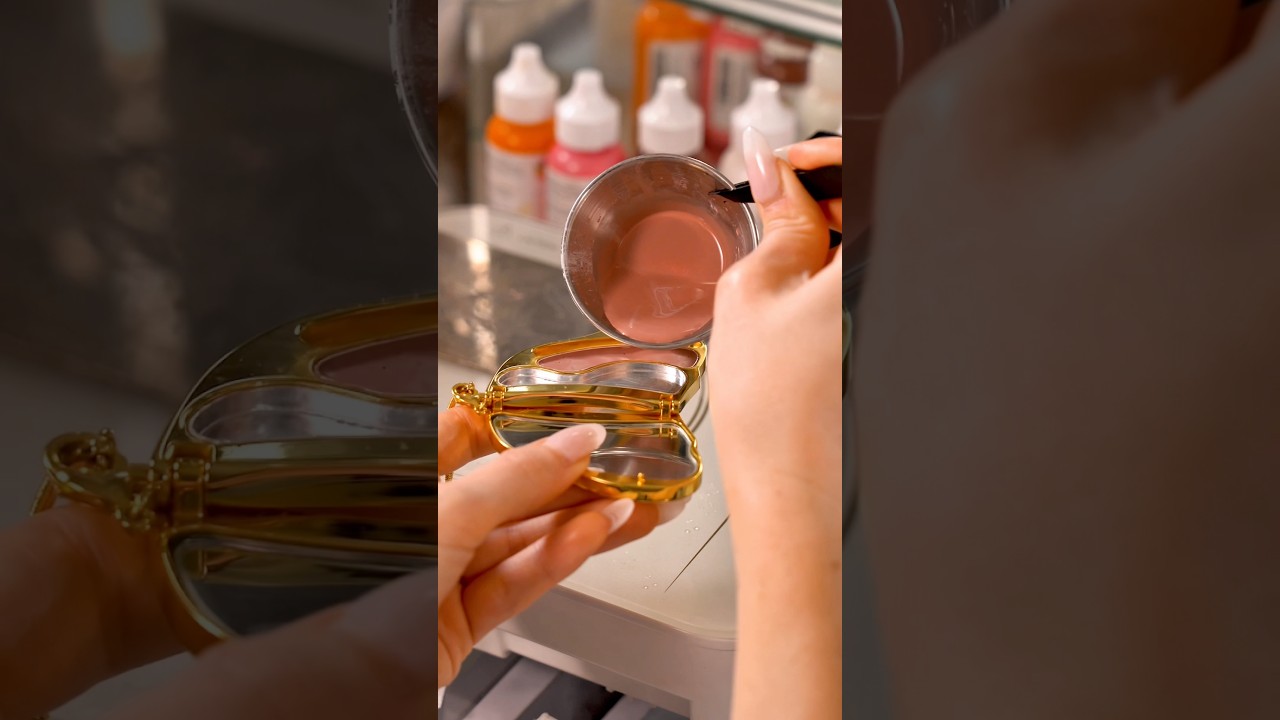 Let’s refill my vintage Dior saddle bag lipstick compact 
