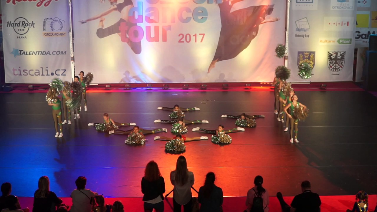 15. Mažoretky Květinky T.J. Sokol - Mauglí