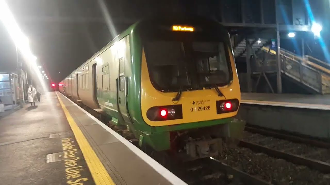 Boarding the 19.12 M3 Parkway-Dublin Connolly train 🚆 at M3 Parkway Railway Station 🚉 on 22.12.2025