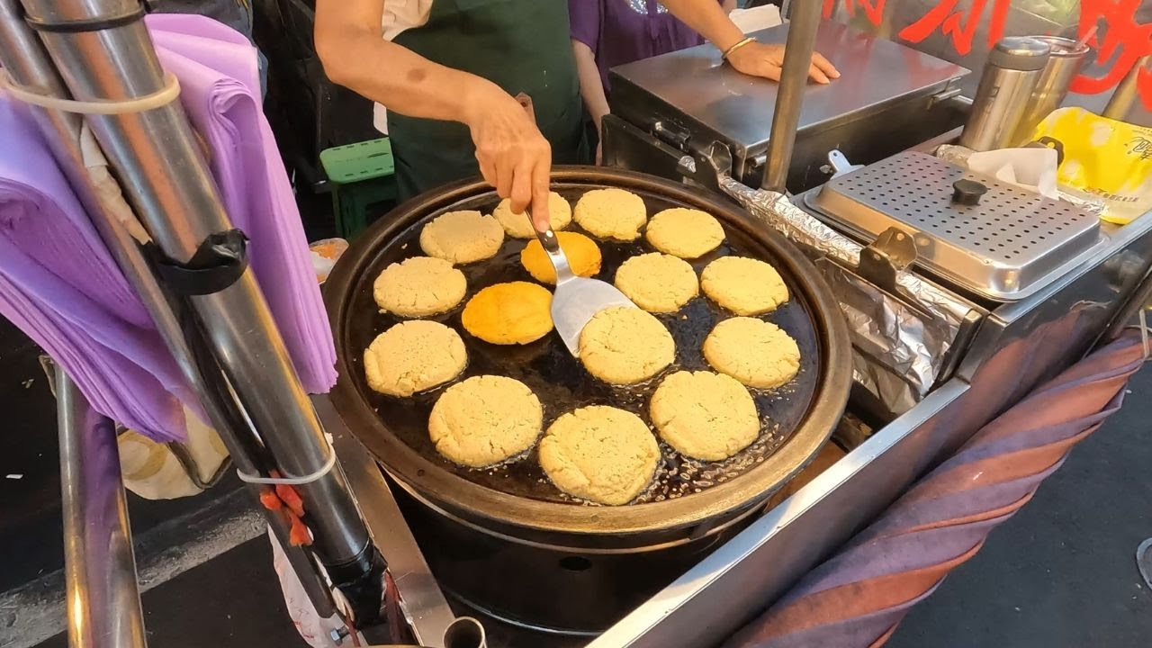 Keelung Miaokou Night Market - A Delicious Street Food Tour!