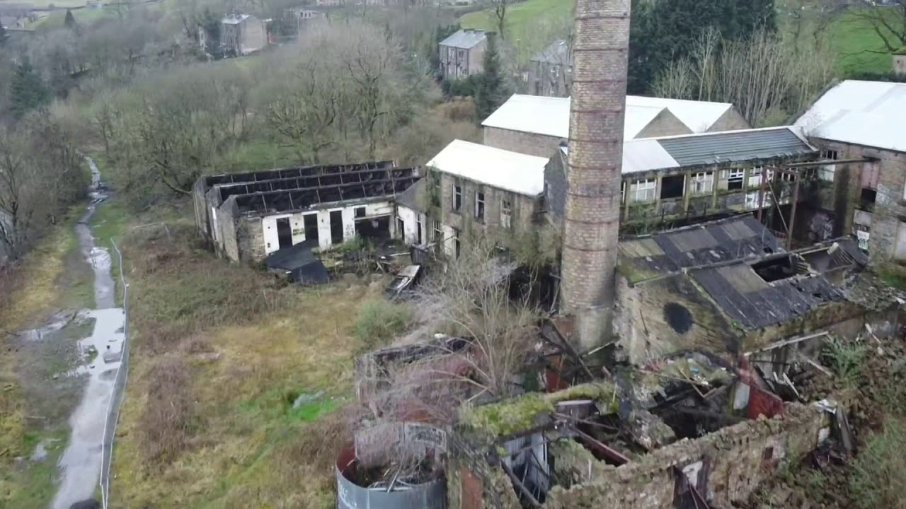 Drone fly round saddleworth