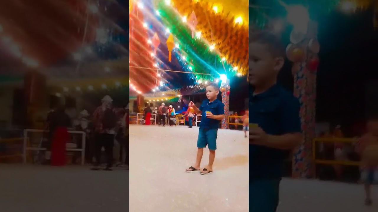 Theo na rua de S&atilde;o Jo&atilde;o