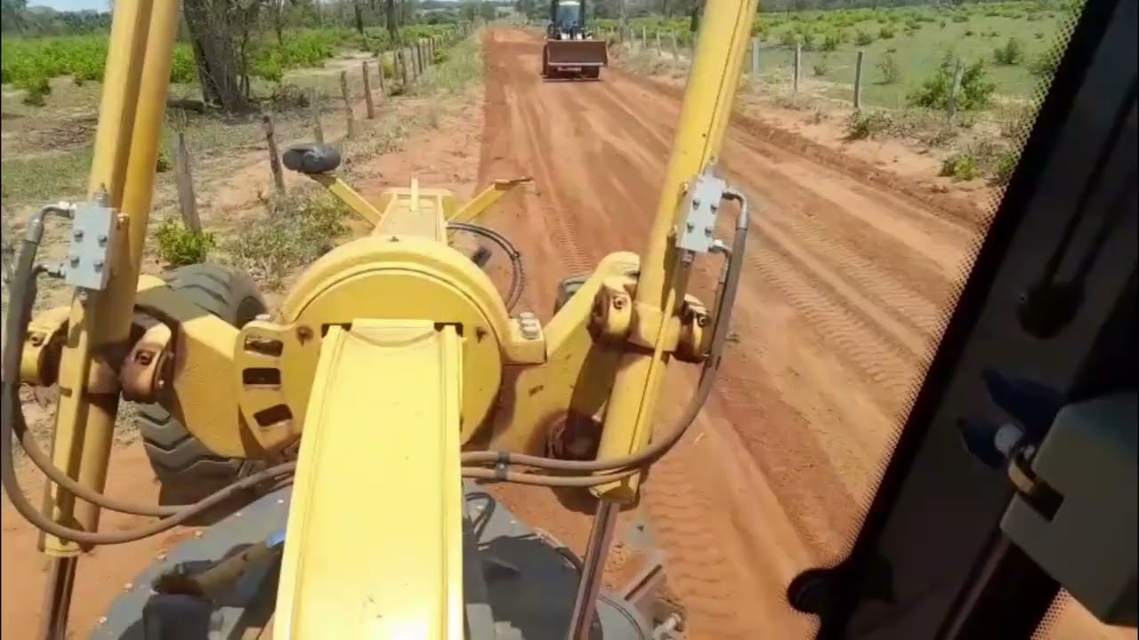 Mais um dia de trabalho com a XCMG, hoje é dia arrumar mais uma estrada rural do Brasil