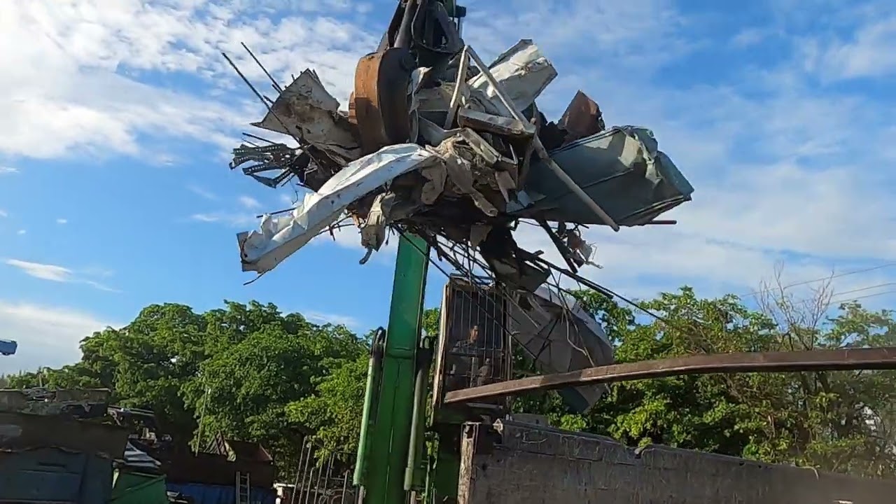 unloading heavy junk in king brothers recycling