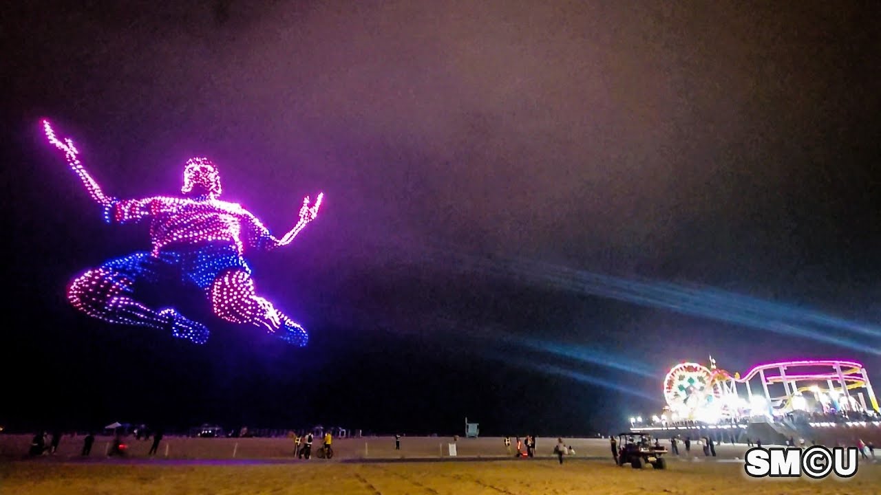 𝗪𝗢𝗥𝗟𝗗 𝗖𝗨𝗣 𝗞𝗜𝗖𝗞𝗢𝗙𝗙: 2,500 Drones Light Up Santa Monica Beach