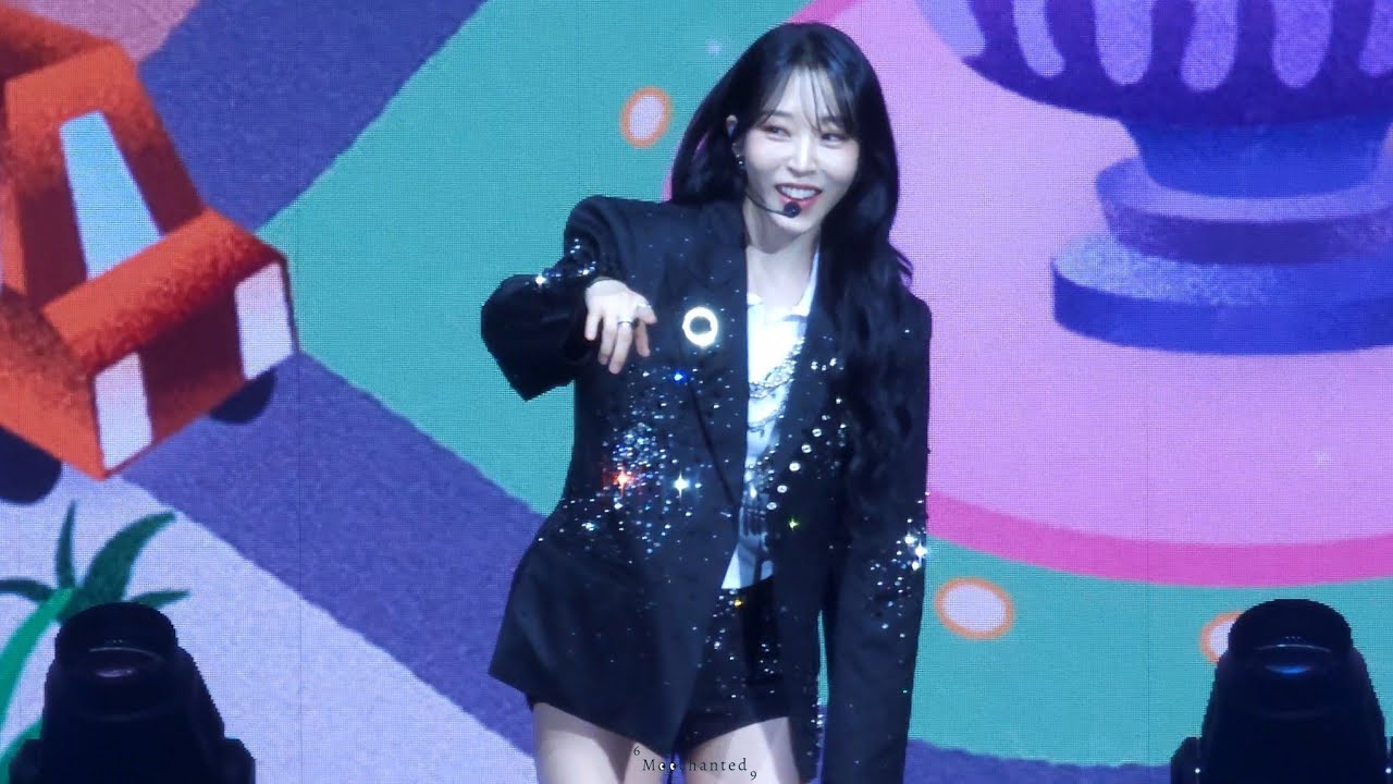251214 마마무 문별 MUSEUM 콘서트 IN MACAU: TALK PART 2 직캠(MAMAMOO MOONBYUL FANCAM)