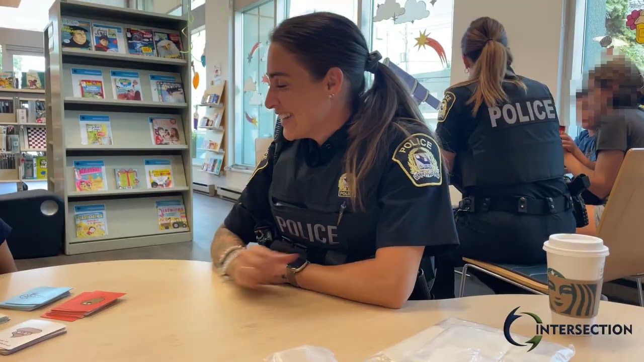 Les activités de proximité - Service de police de Laval -  Jeux avec un policier