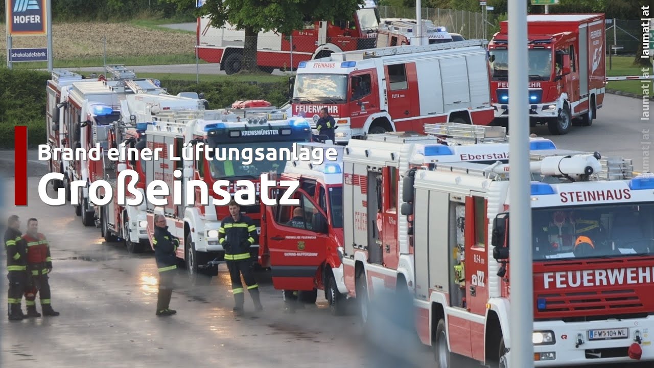 Großeinsatz nach Brand einer Lüftungsanlage in einer Schokoladenfabrik in Sattledt