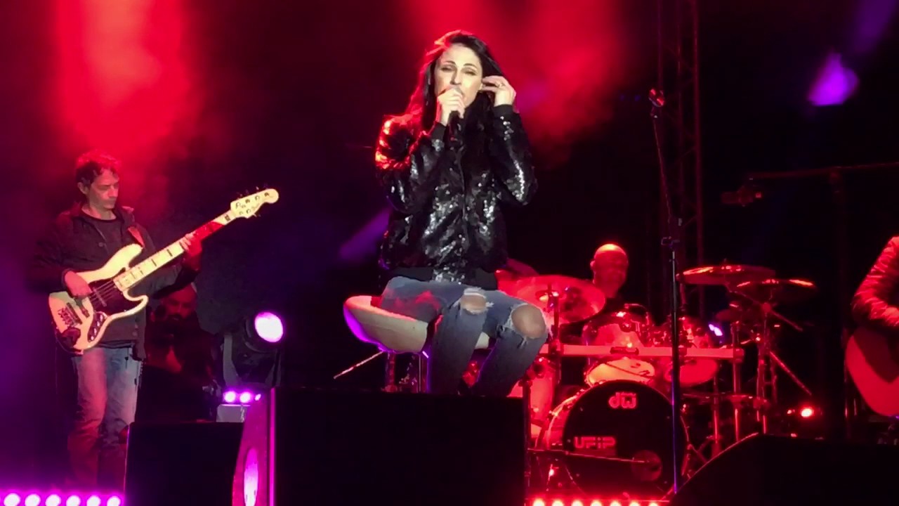 Anna Tatangelo - Ragazza di periferia @ Raduno 2017