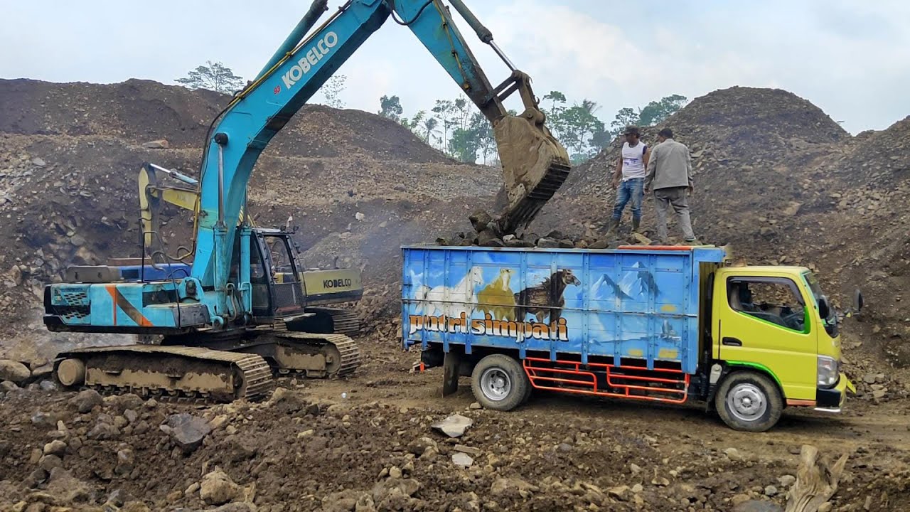 MOBIL TRUK CANTER MUAT BATU ALAM - BEKO KERUK EXCAVATOR PEMECAH BATU