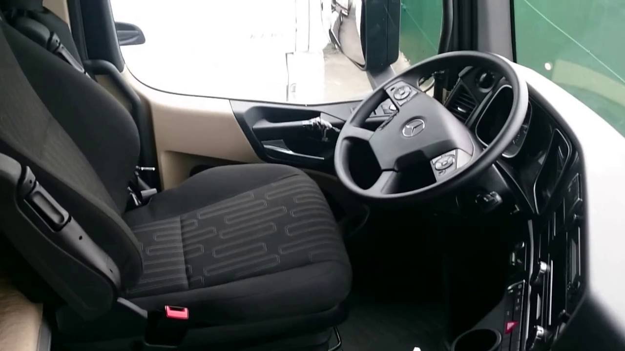 Prezentare detaliată a cabinei interioare și exterioare Mercedes Actros