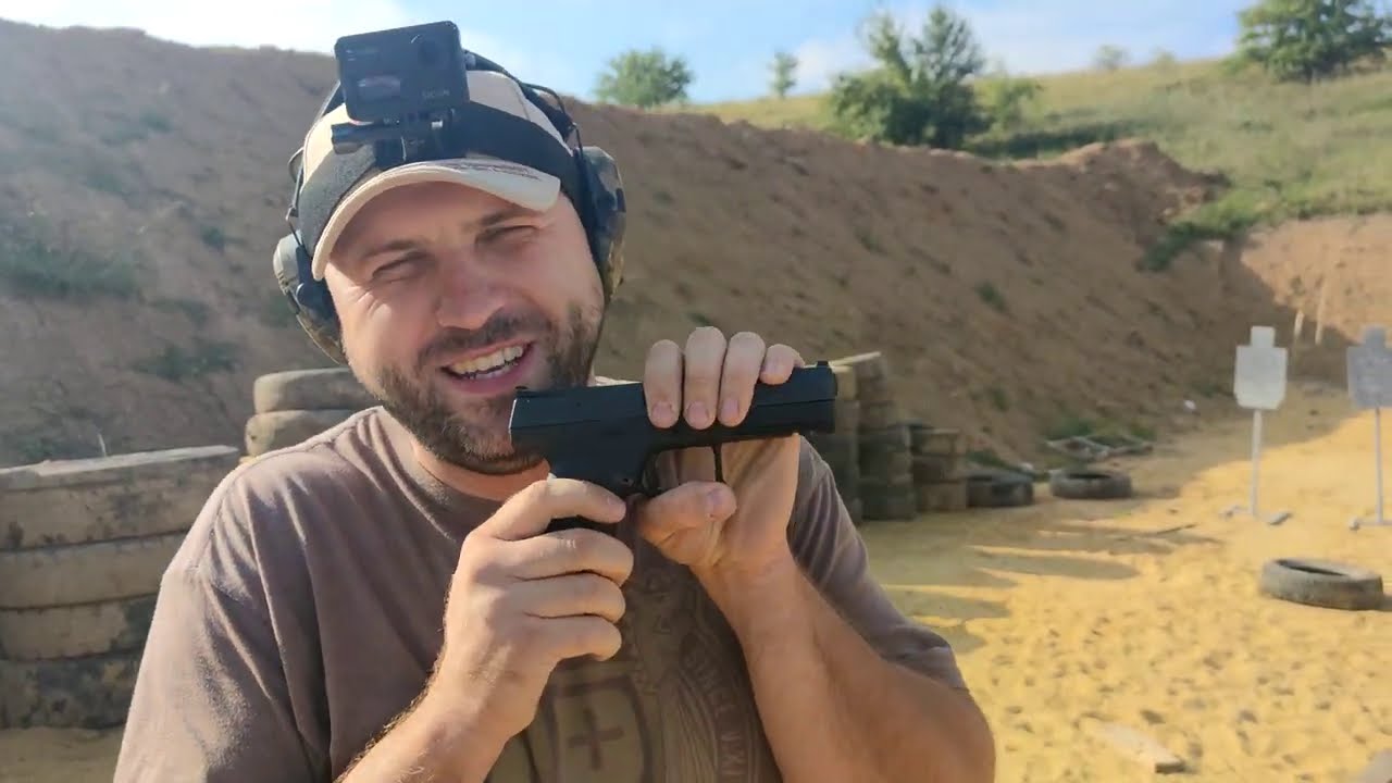 Обзор Beretta PX4 Storm против  Sig Sauer P2022