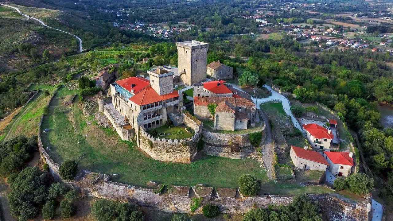 CASTELO DE MONTERREI a vista de dron