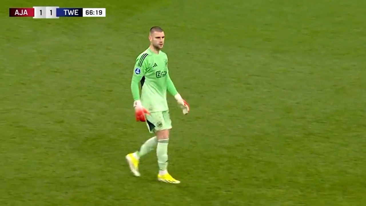 Maarten Paes vs Twente - Kalah di Kandang!! Kewalahan di Lini Belakang dan Catatkan 3 Save