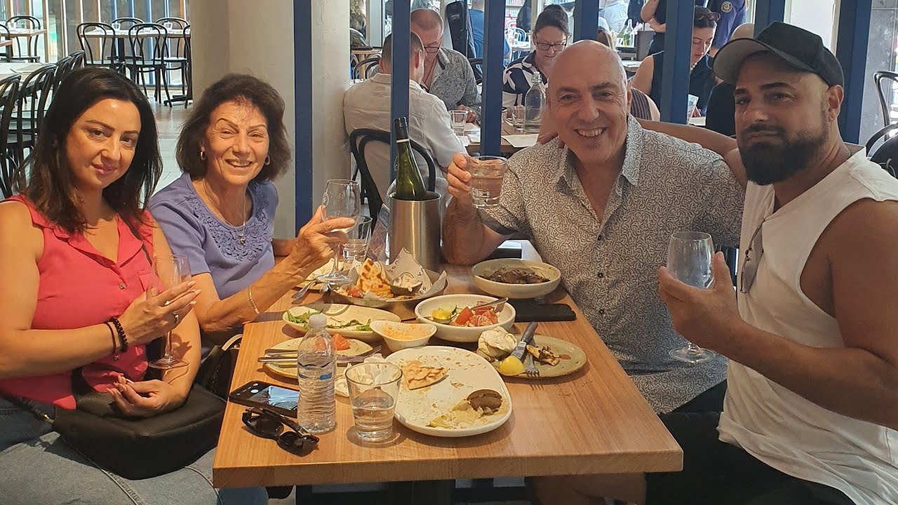 SpRoss Entertainment is live SpRoss Entertainment is live at YASSAS Southbank Melbourne  🥰🇬🇷🎶💕