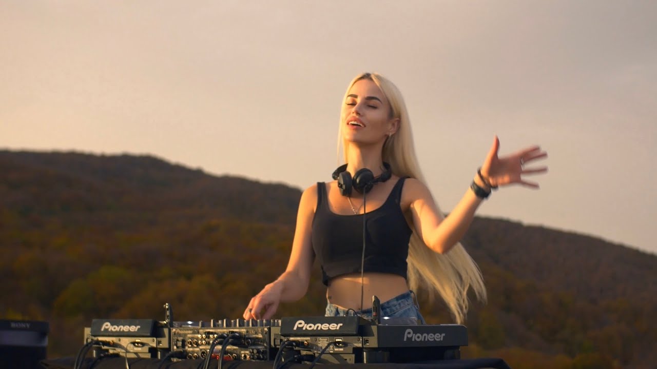 Gretta DJ - House, Melodic Progressive & Techno Live Mix in Mountains | Crimea Russia | Episode #3
