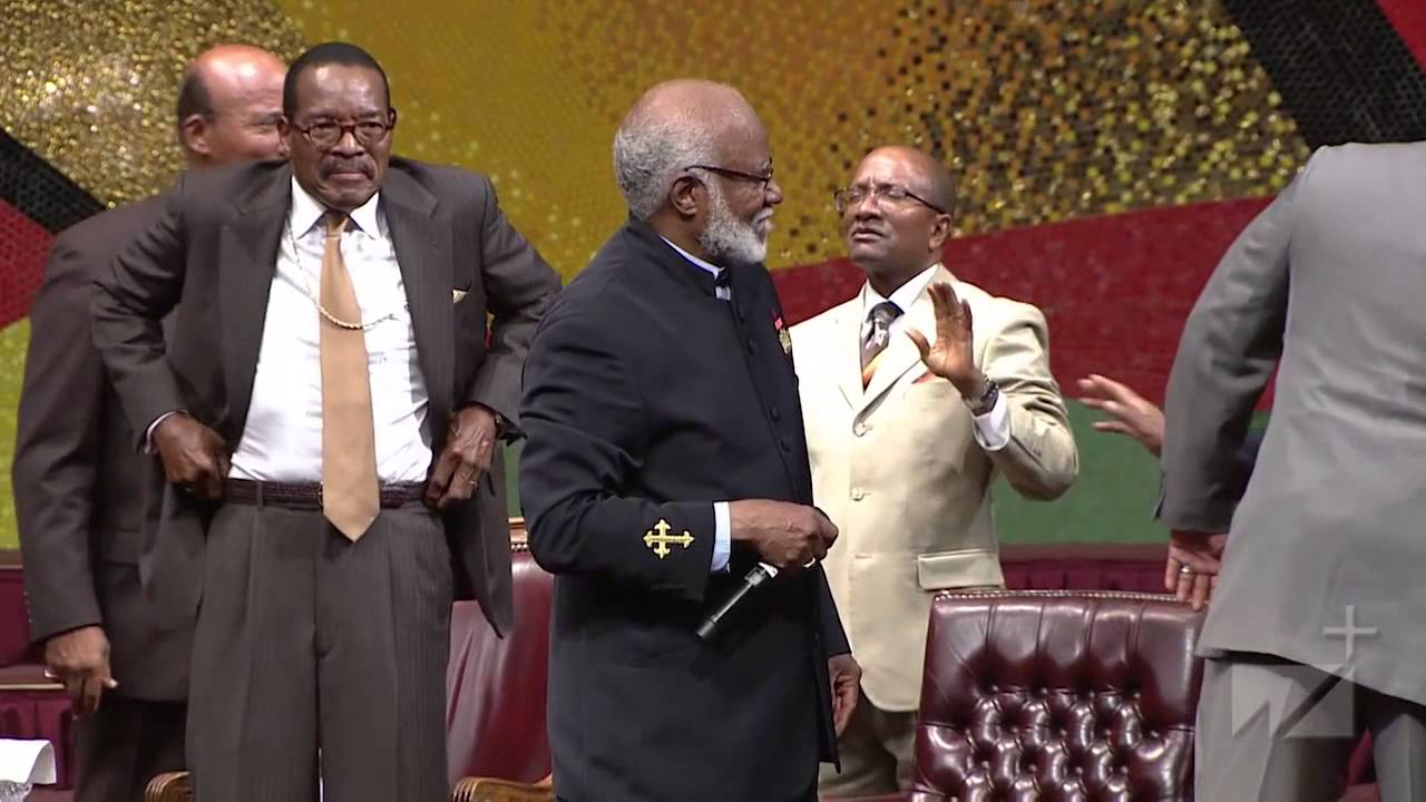 West Angeles COGIC Praise Break Angela Bassett & Courtney B. Vance Praising the Lord HD 2016!