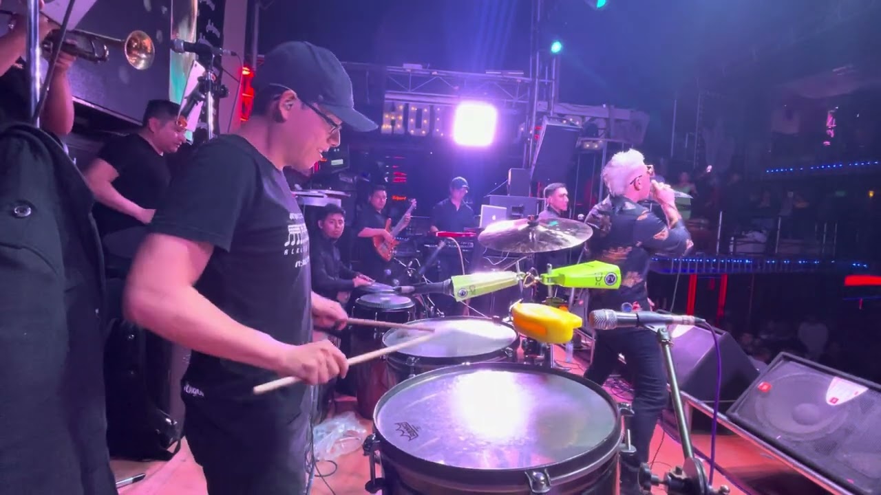 TOCANDO CON JOHN KELVIN EN DISCOTECA HOLLYWOOD DE LOS OLIVOS VLOG
