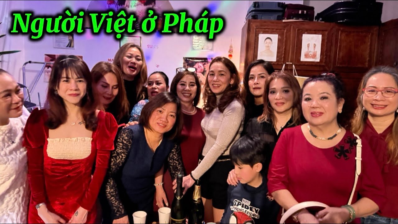 Người Việt ở Pháp - Đi Chợ Trời Cuối Tuần - Lần Đầu Chứng Kiến Cặp Đôi Cầu Hôn Trong Ngày Sinh Nhật