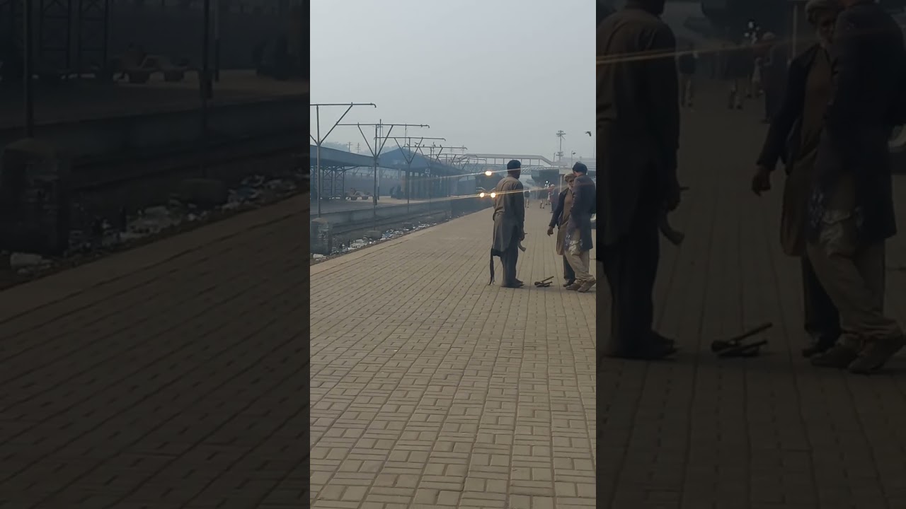 Fastest famous train tezgam arriving Multan cantt railway station #shorts #multan #train