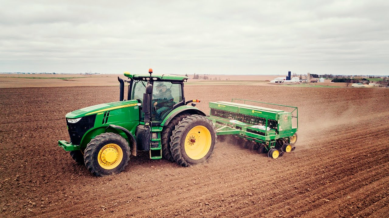 Sowing Oats - John Deere 7215R & 750 Seed Drill