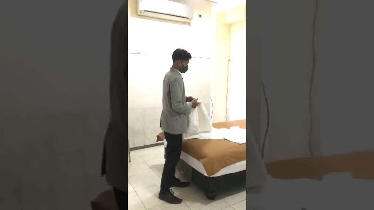 Tutorial Making Bed 3 Sheet - Surabaya Hotel School