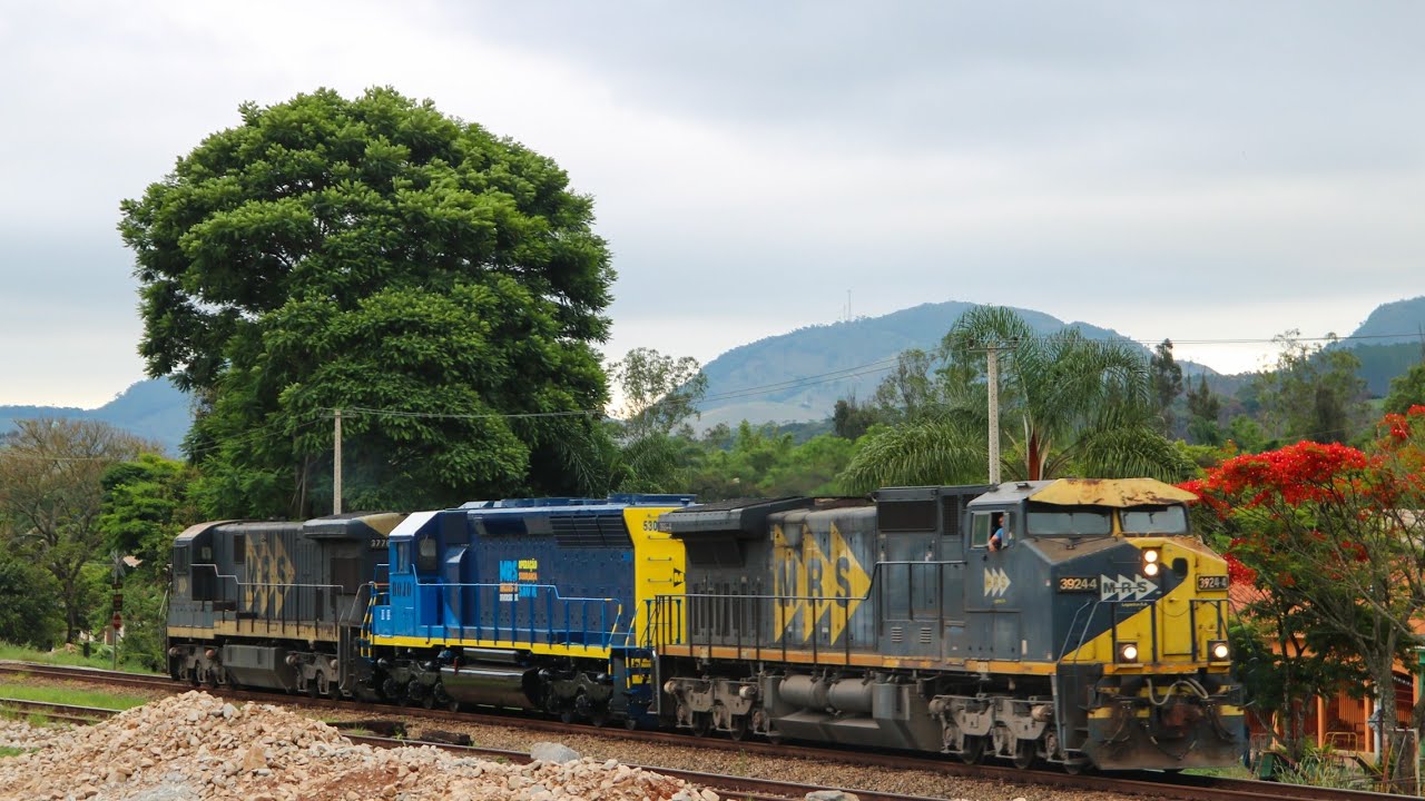OQUE NINGUÉM ESPERAVA ACONTECEU!! Locomotiva SD40-3 MRS com nova pintura, trens passando em Jeceaba