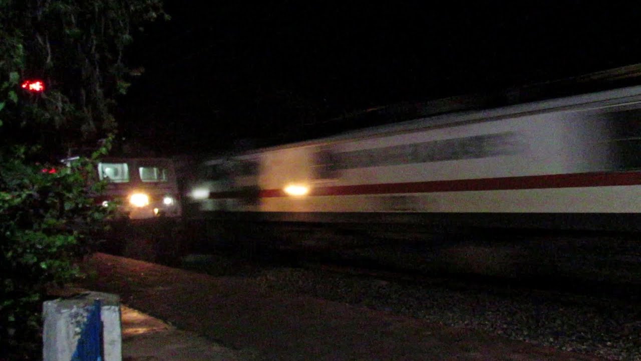 Prayagraj Express | 2 OVERTAKES || Poorva & Allahabad Duronto !!