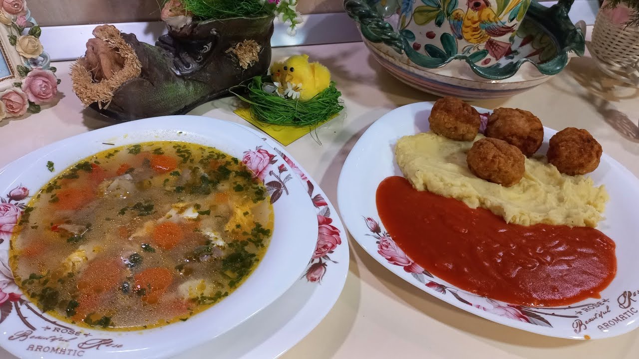 Meniu complet de la Bunica/Pireu și chiftele cu sos de roșii/ciorba de găină de casă cu orez și ouă