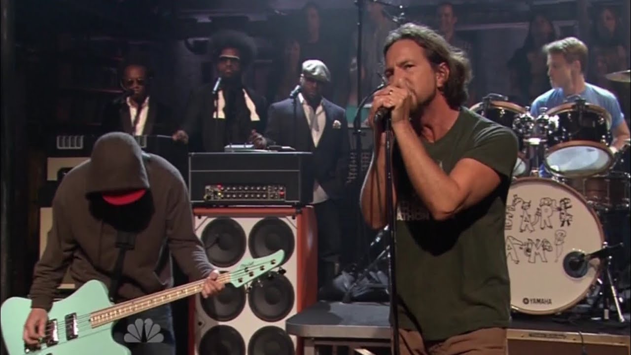 Pearl Jam - All Night (Late Night with Jimmy Fallon, 9/9/2011) [with the Roots]