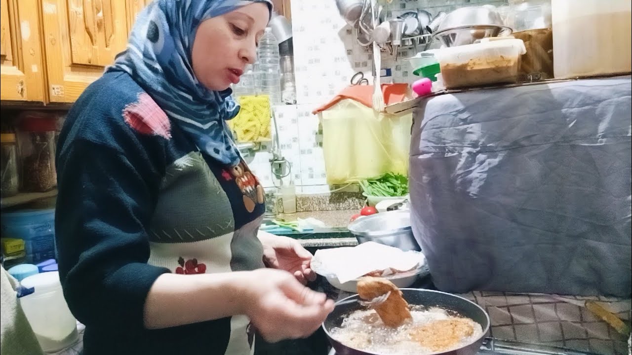 عشاق النواشف 🤣 شويه بانيه زى العسل حاجه كدا فاخر من الاخر 🍔🥠🥠🍟🍟