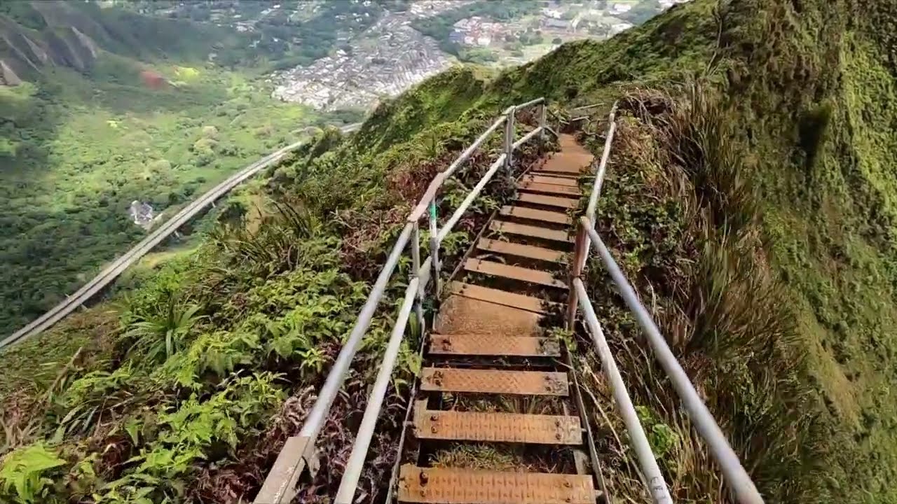 Haiku Stairs - Descending the stairs.