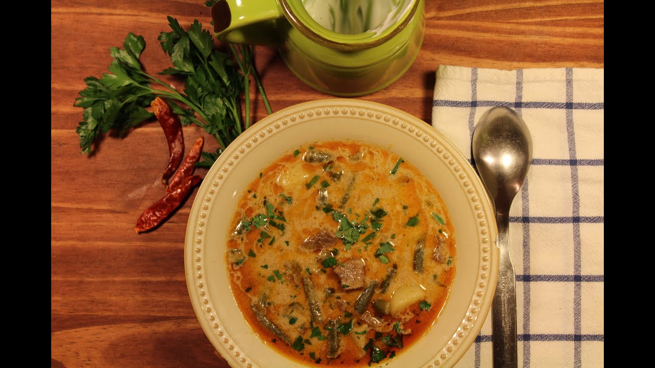 Hungarian Pal&oacute;c Soup with beef and green beans (Pal&oacute;c leves)