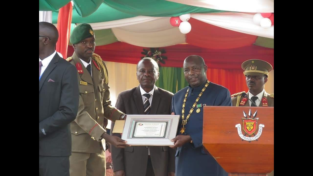 Kelly Nkurunziza n'izindi ntwazangabo mu gisoda bashimiwe n'Umukuru w'Igihugu baduzwa n'amapete