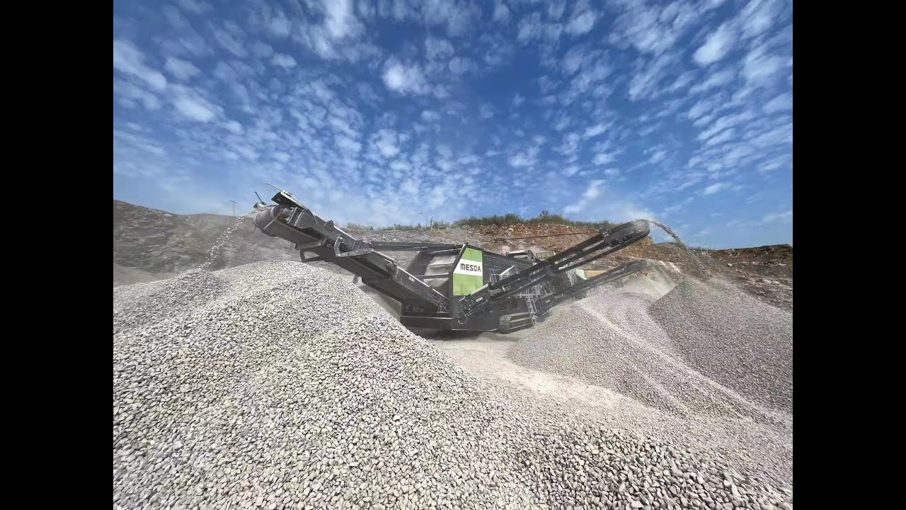 Mesda Mobile Impact Crusher working with Mesda Mobile Horizontal Screener at Site