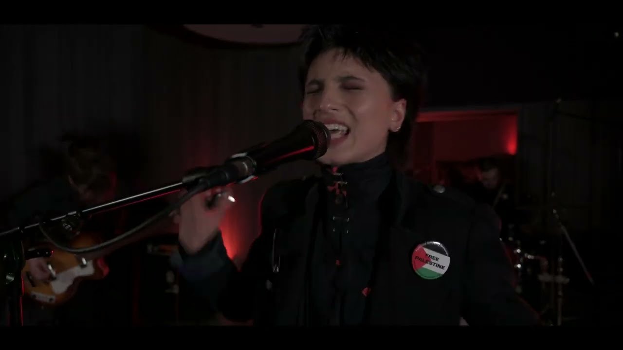 Heartworms covers Sisters Of Mercy's 