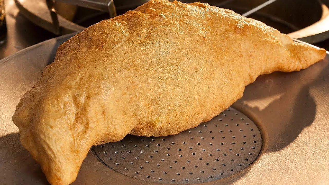 Cucina in silenzio la vera pizza fritta fatta a casa 