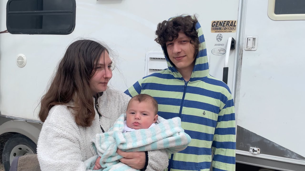 RV Tour - How We Live Off-Grid (No Bills + Independent) 