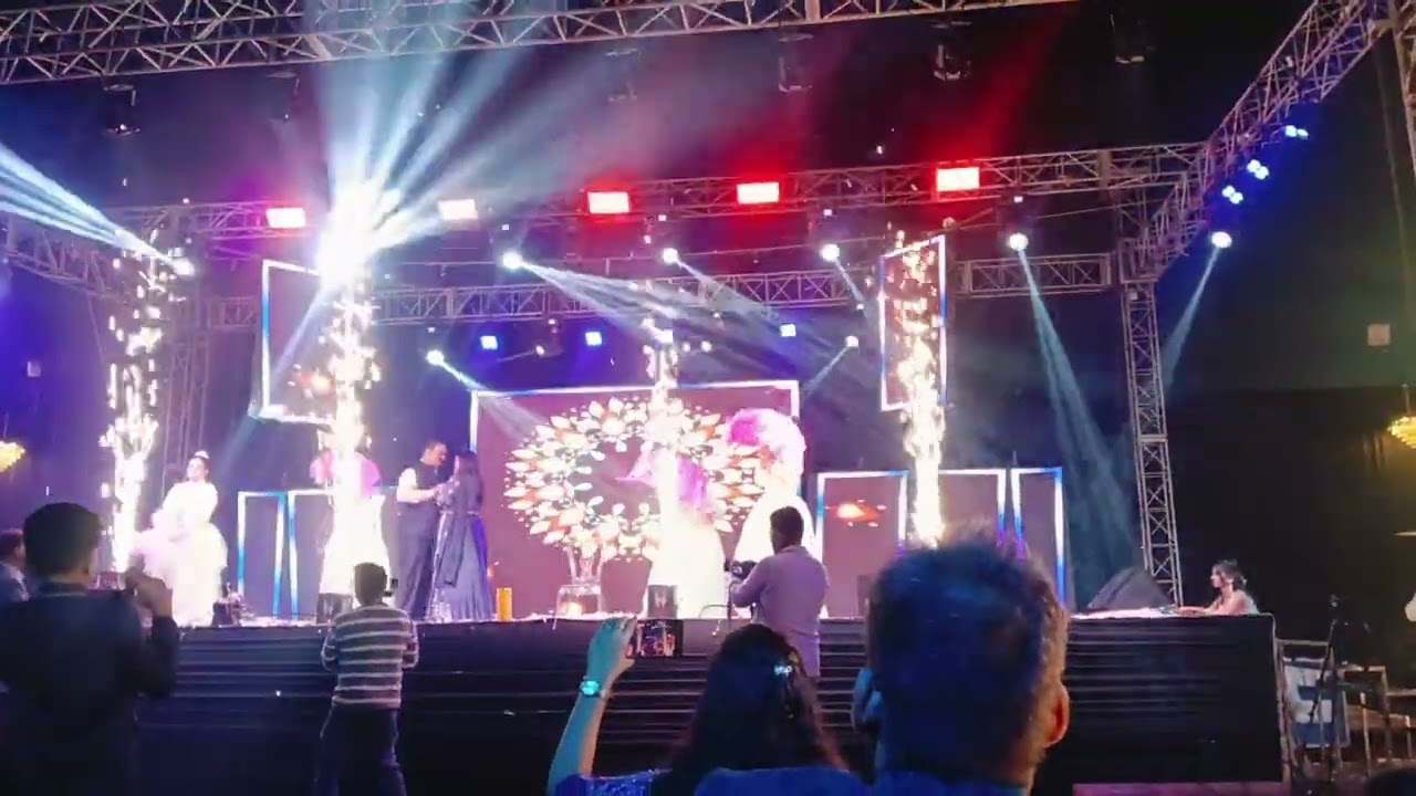 Funny couple dance, dont miss the end