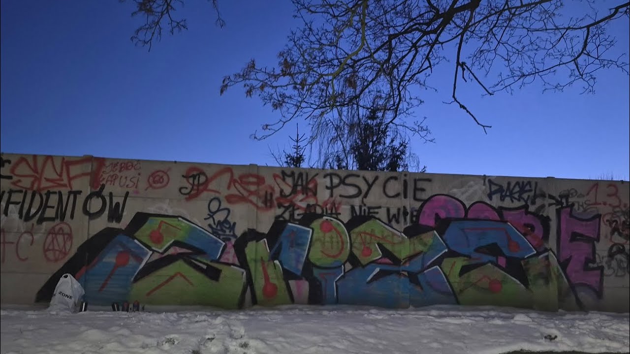 Winter graffiti piece - Brize 