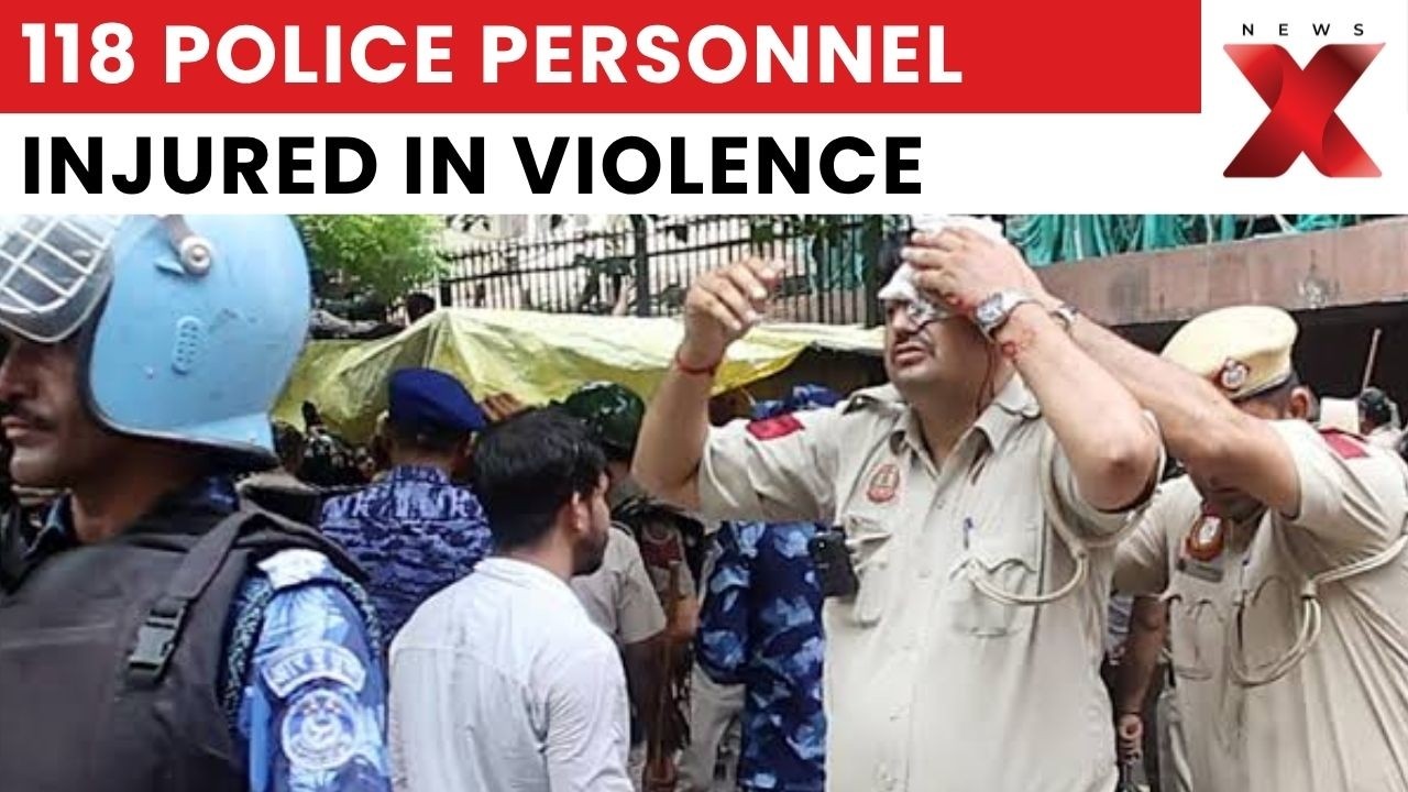 Delhi Protest Violence: 118+ Police Personnel Injured, Top Officers Among Those Hurt | NewsX