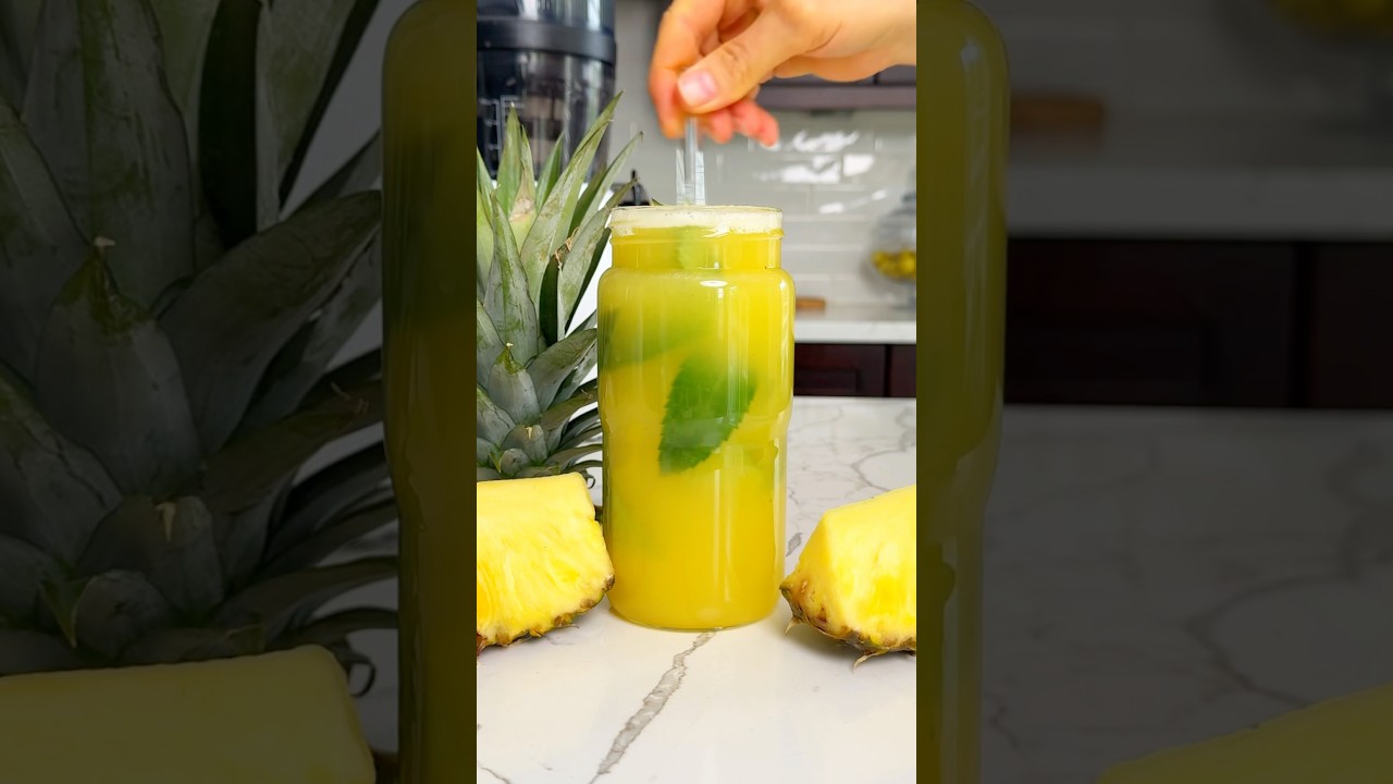 Reduce Inflammation with Mint Pineapple Juice #juicing #detoxjuice #veganrecipes