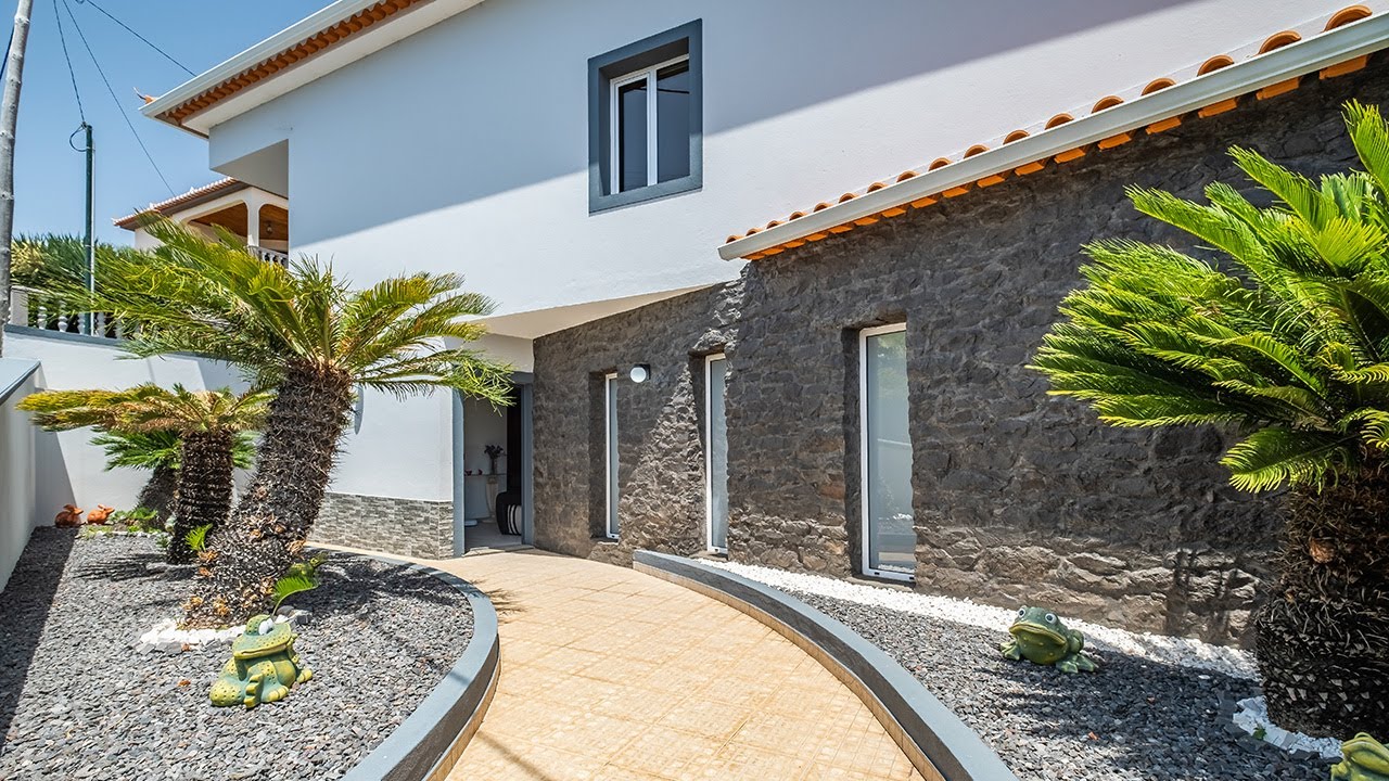 (SOLD) 4 BEDROOM HOME, ESTREITO DA CALHETA, MADEIRA, PORTUGAL - 415 000.00€