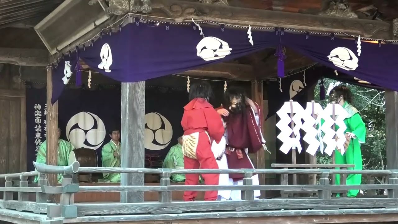 2026 2 1　加須市　玉敷神社初春祭　だるま市　神楽　鬼に鍾馗の舞