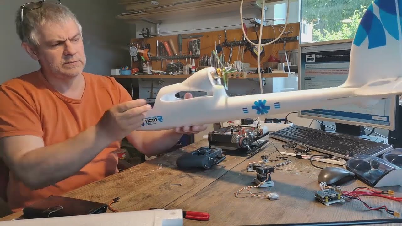 Stavba Sky Surfer X8 díl č.5. Dokončení plus test motoru