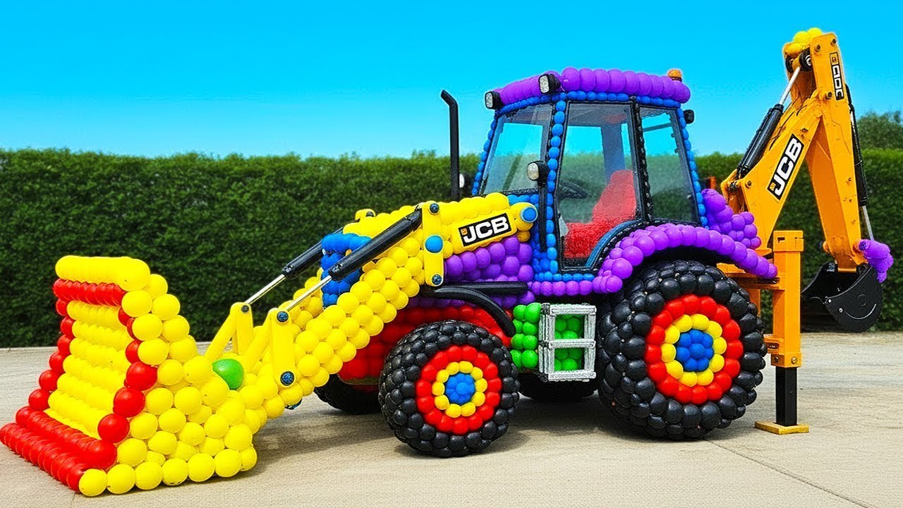 The mascot vibrato assistant JCB placed on the football field is popular, co-produced, and creative