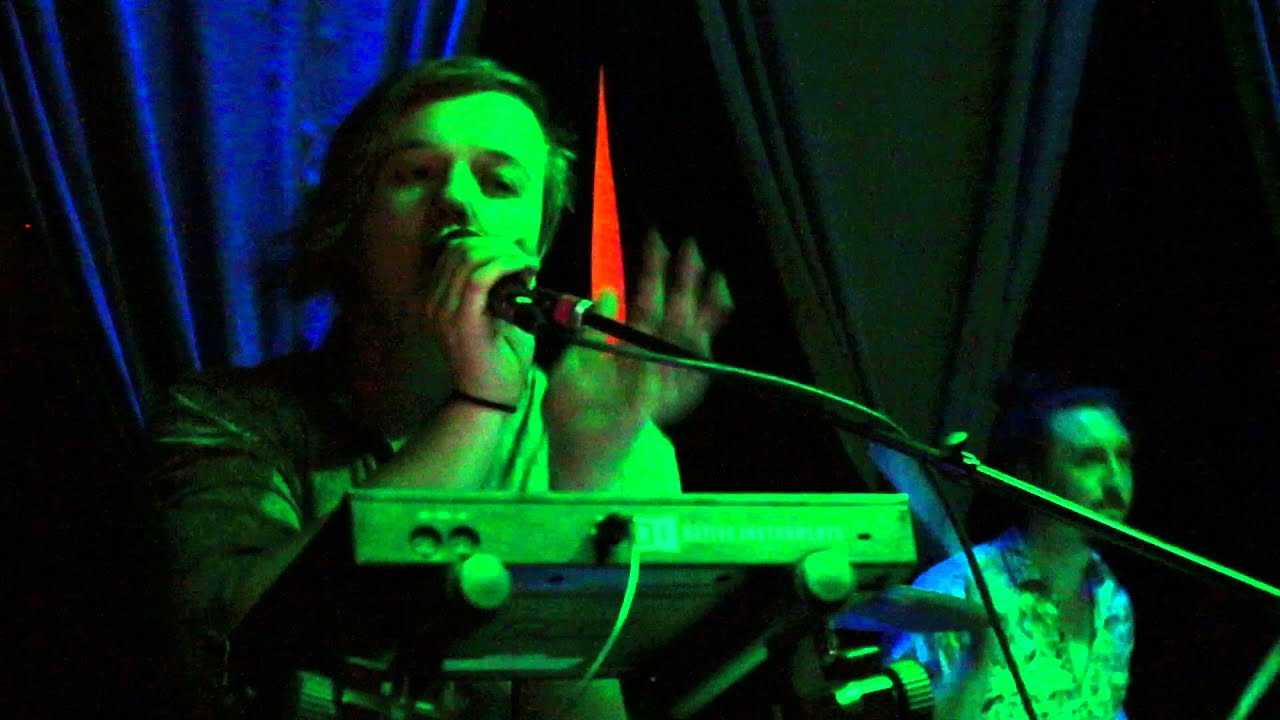 SAFIA - Make Them Wheels Roll (Live at The Tank Room)