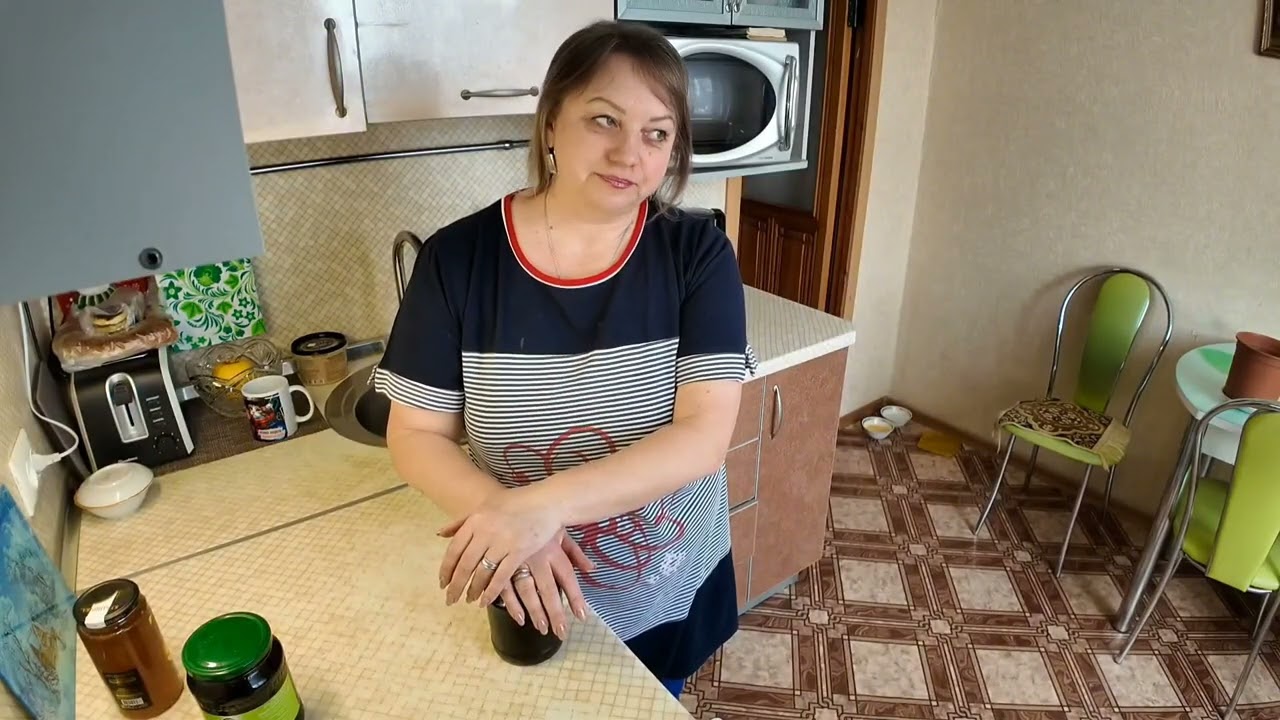 Занимаюсь домашними делами / Ухаживаю за цветами / Посадила Мие лакомства