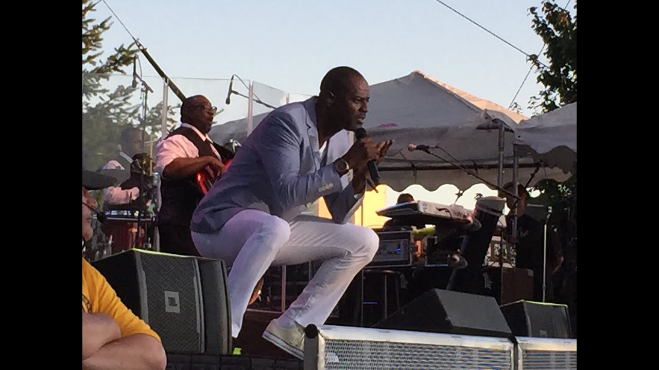 BRIAN MCKNIGHT melts heart of lucky fan on stage (2015)